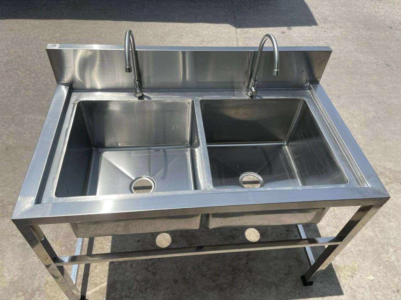 z2397819360294_90784e2195bd3eab2183f253aa89a878-6